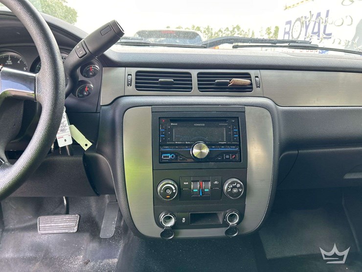 2014-chevrolet-tahoe-image-21