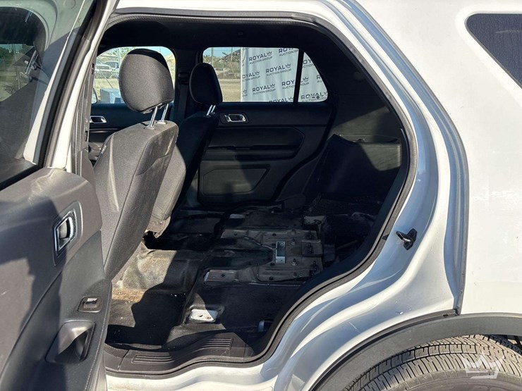 2015-ford-explorer-image-19