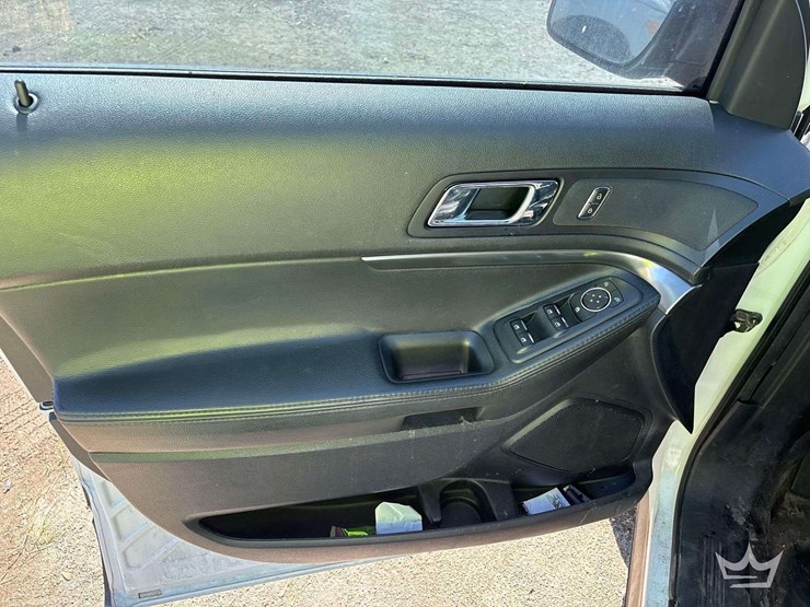 2018-ford-explorer-image-11