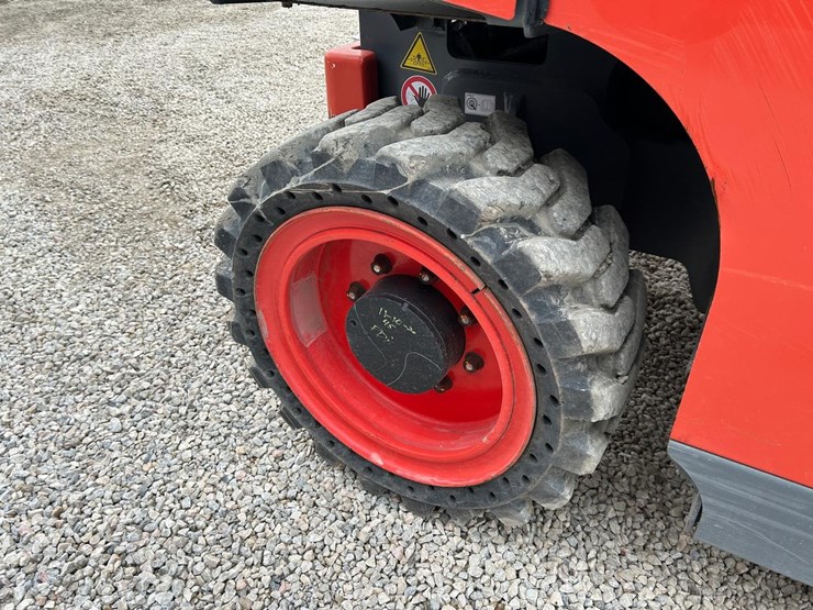 2020-skyjack-sj519th-image-12