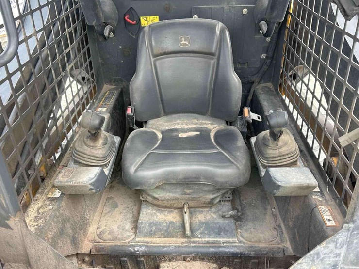 2023-deere-317g-image-10