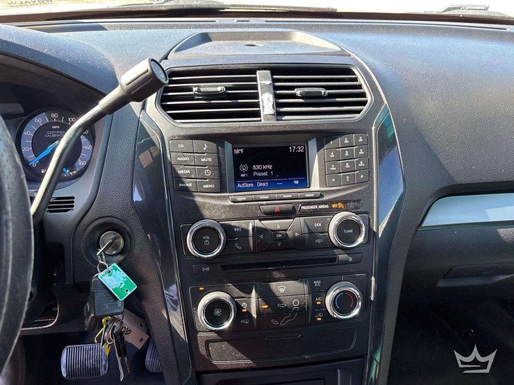 2016-ford-explorer-image-17