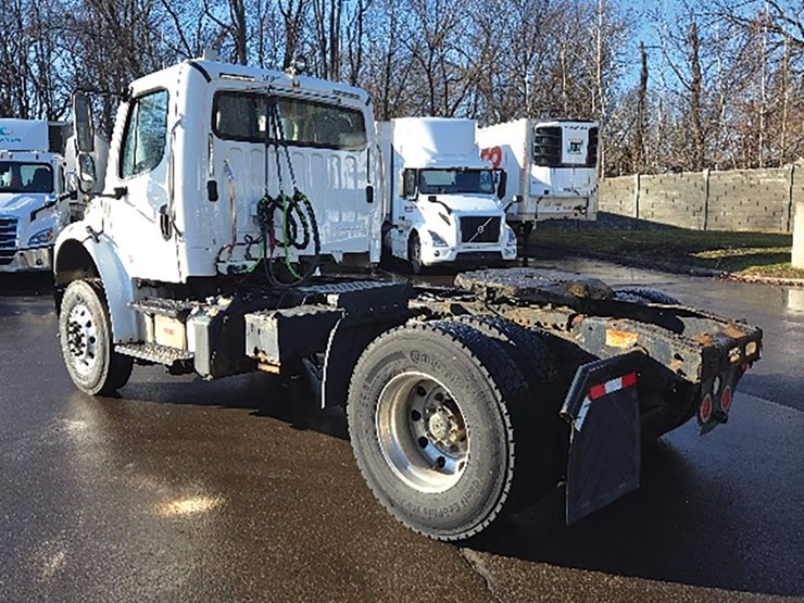 2018-freightliner-m2-image-2