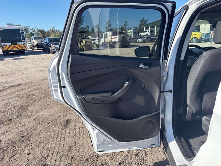 2016-ford-escape-image-18