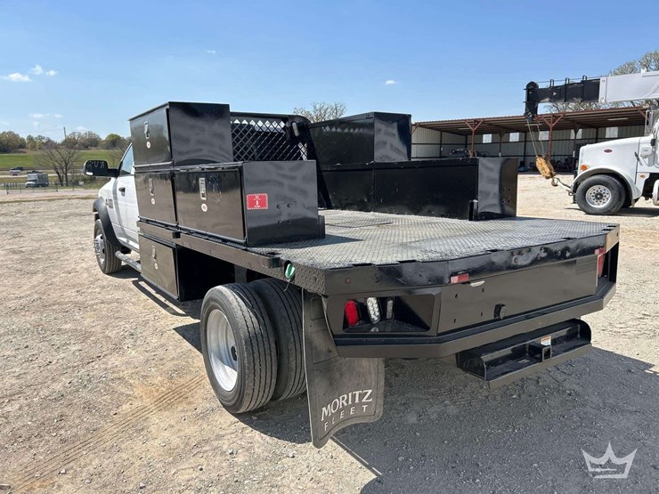 2015-ram-5500-rki-10ft.-utility-flatbed-truck-image-2