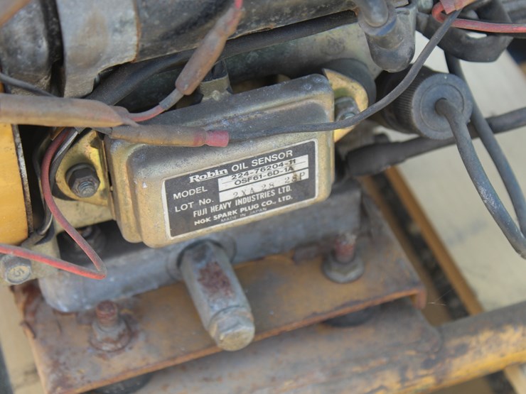 #8008-•-4-cyle-briggs-and-stratton-generator-image-5