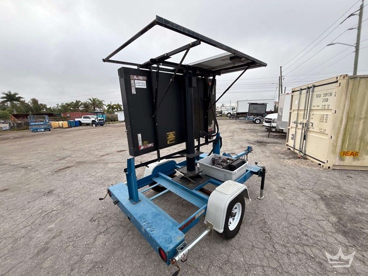 2018-solartech-silent-messenger-towable-solar-message-board-image-3