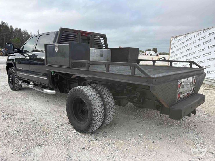 2015-gmc-sierra-3500-image-4