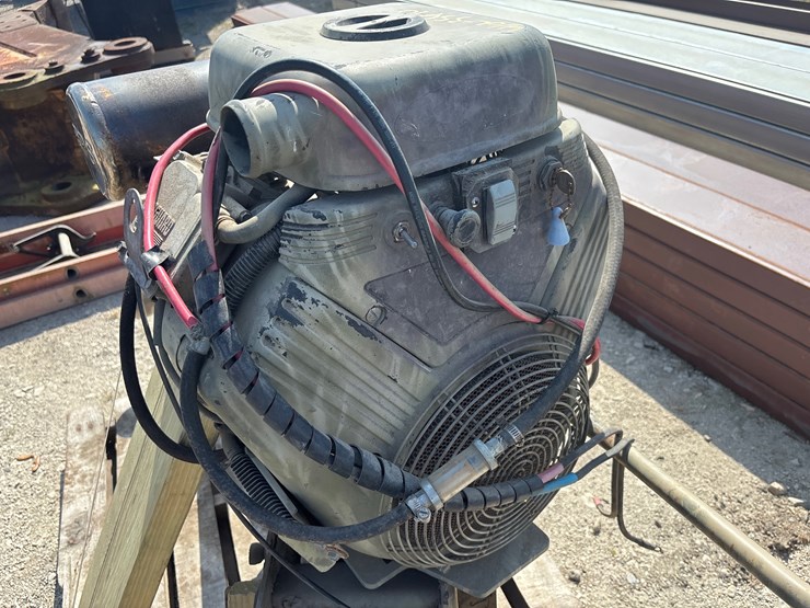 #8042-•-beaver-tail-boat-motor,-vanguard-image-4