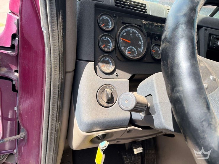 2018-freightliner-cascadia-125-image-12