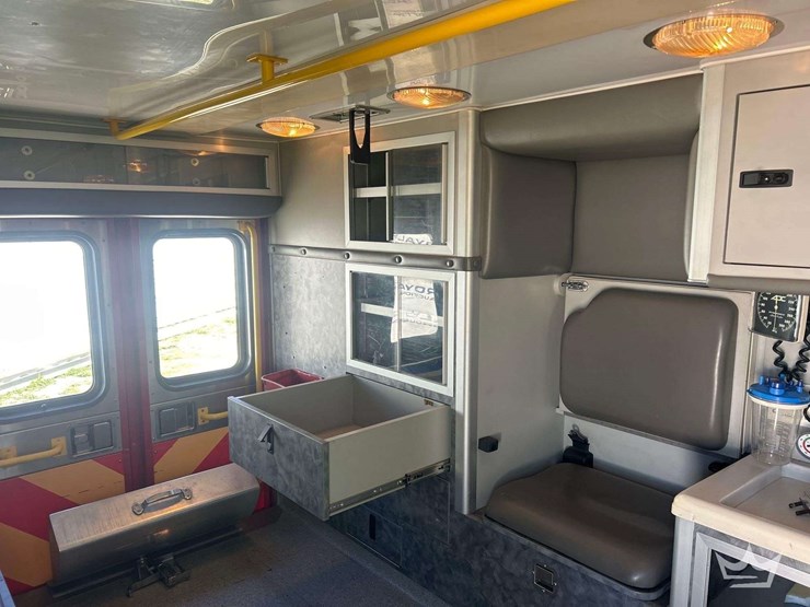 2008-ford-e450-image-28