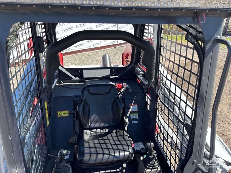 2011-takeuchi-tl250-image-7