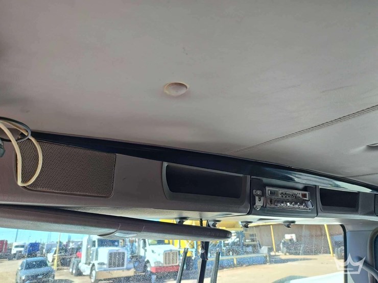 2012-kenworth-t800-image-22