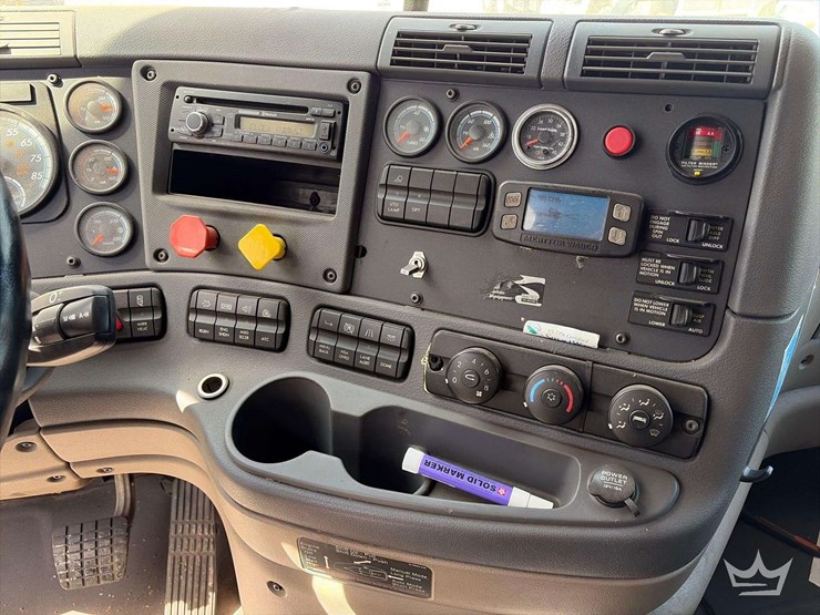 2018-freightliner-cascadia-125-image-15