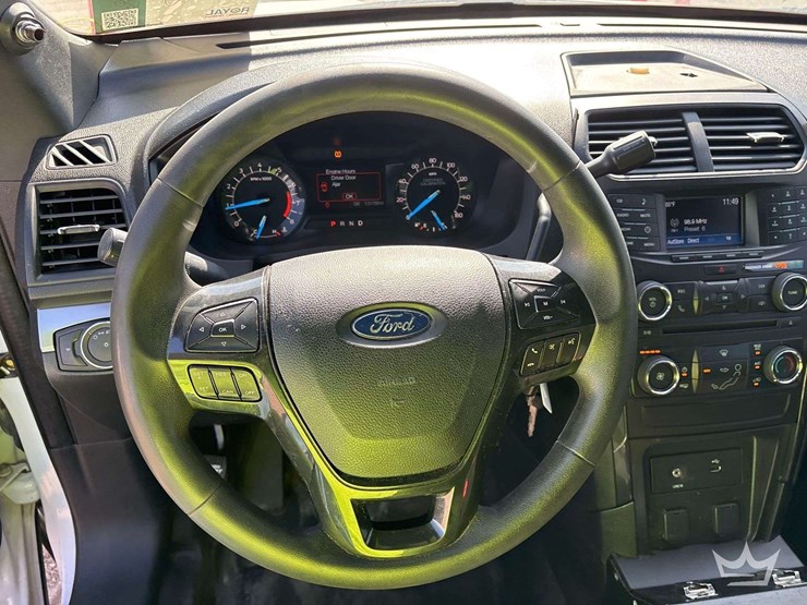 2018-ford-explorer-image-11