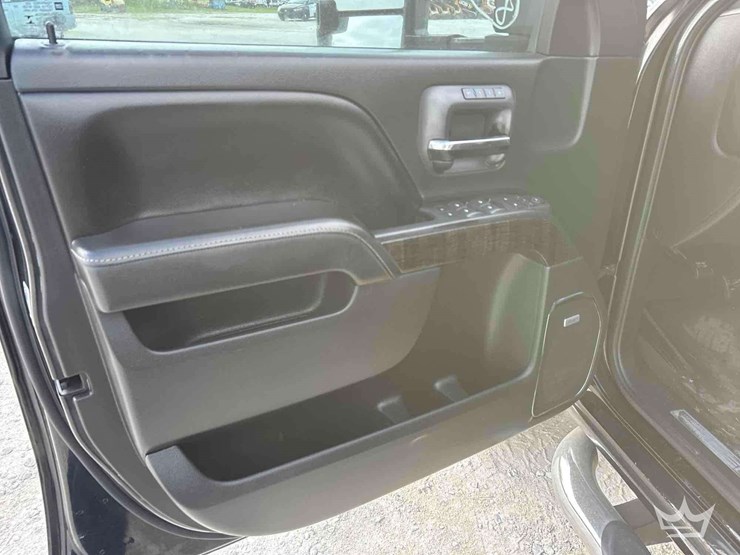 2015-gmc-sierra-3500-image-11