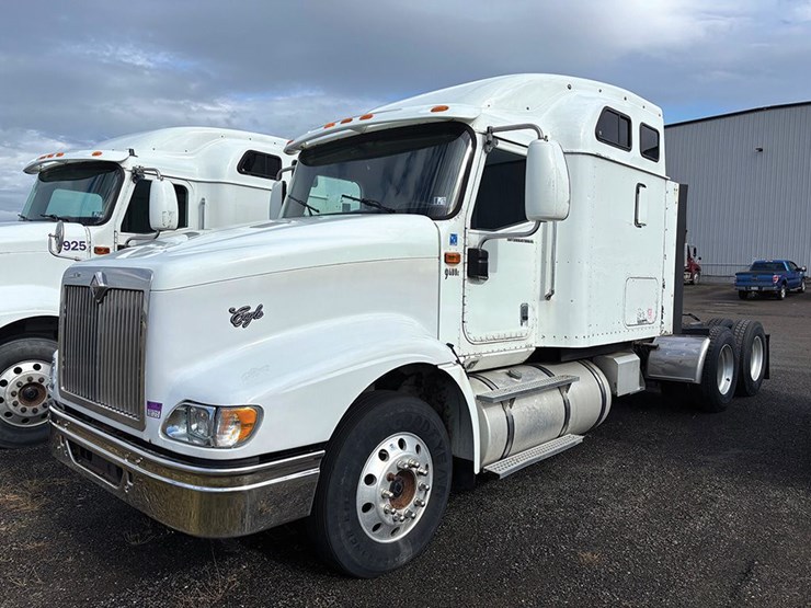 2005-international-9400-eagle-image-1