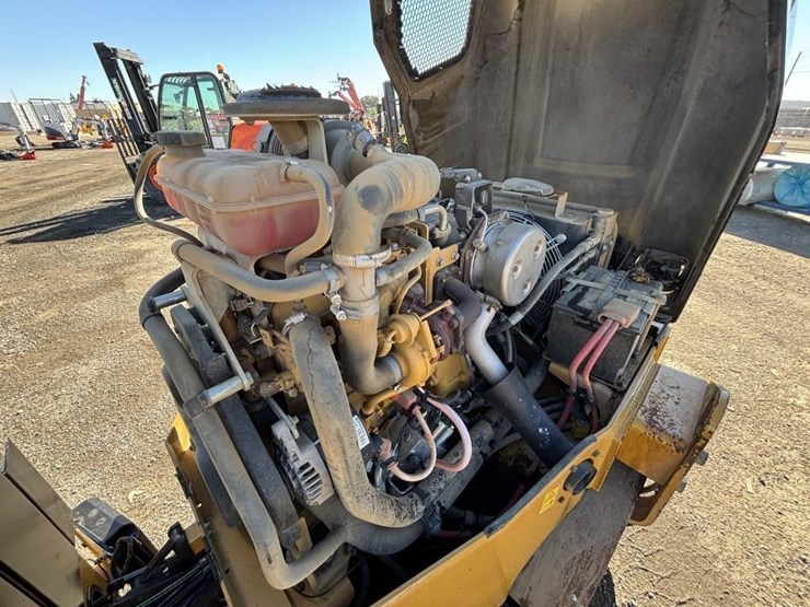 2018-caterpillar-cb24b-image-30