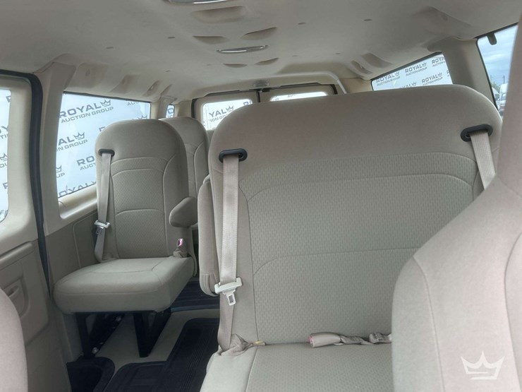 2011-ford-e350-image-16