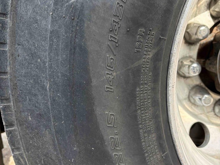 1999-international-eagle-tandem-axle-road-tractor-image-9