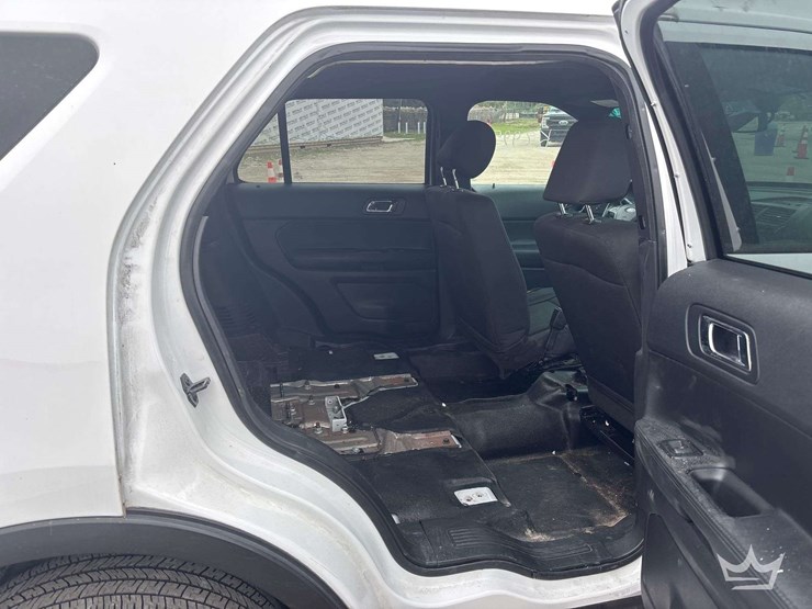 2017-ford-explorer-image-26