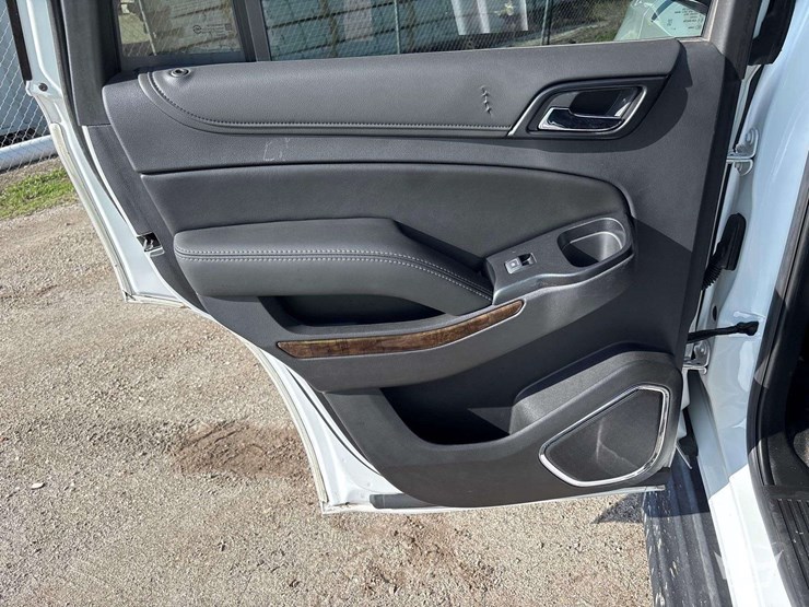 2020-chevrolet-tahoe-image-18