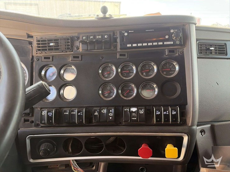 2018-kenworth-t800-image-15