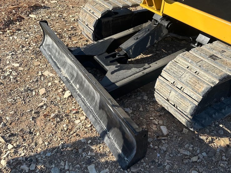 2025-caterpillar-305.5-image-16