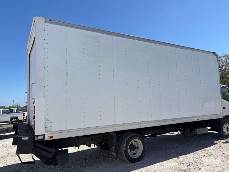 2018-hino-195-image-10