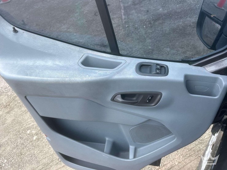 2015-ford-transit-image-16