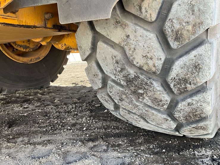 2015-volvo-l110h-image-22