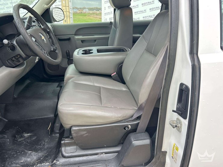 2011-chevrolet-silverado-1500-image-13