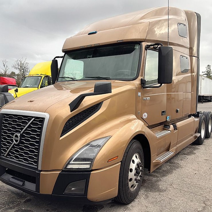2022 VOLVO VNL 760
