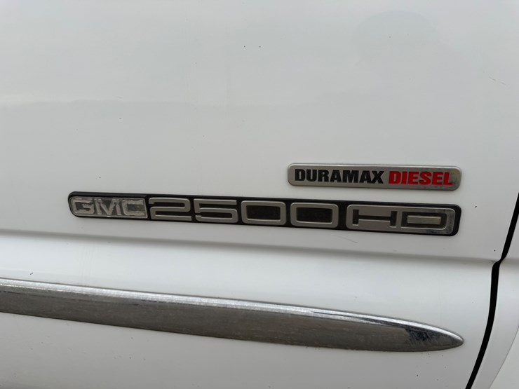 2005-gmc-2500-image-35