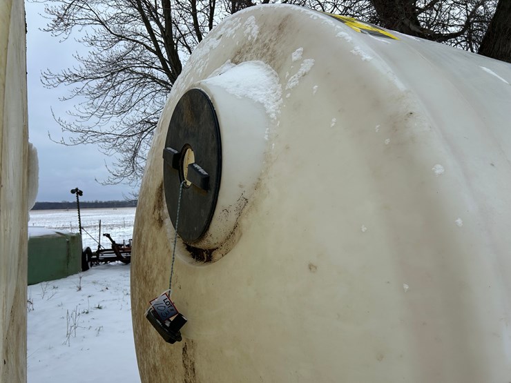 2500-gallon-poly-tank-image-5