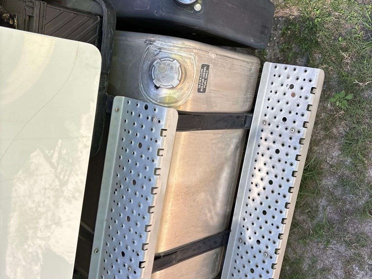 2020-freightliner-m2-106-image-15