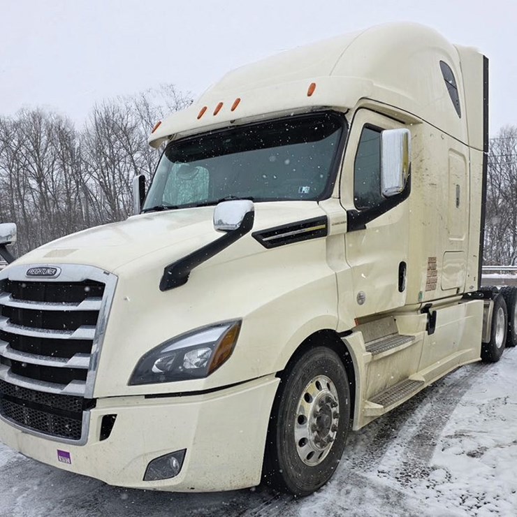 2019 FREIGHTLINER CASCADIA 126