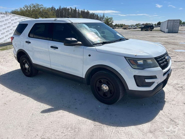 2016-ford-explorer-image-2