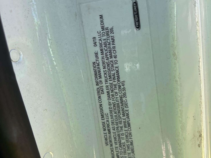 2020-freightliner-m2-106-image-8