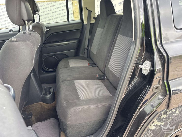 2016-jeep-patriot-sport-image-24