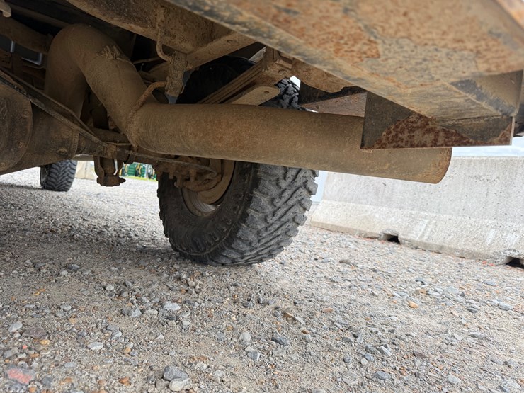 2005-gmc-2500-image-11