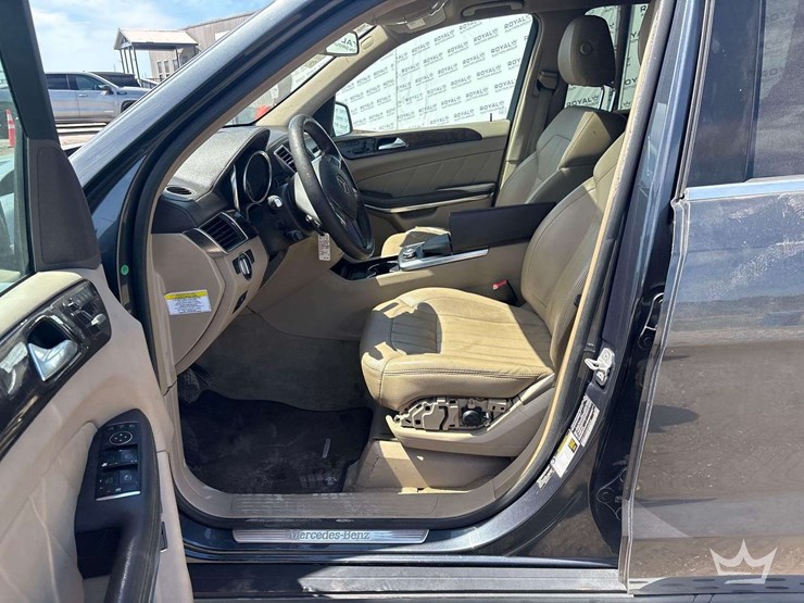 2013-mercedes-benz-gl450-image-12