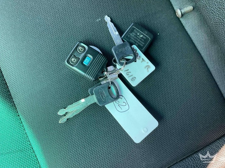 2016-ford-explorer-image-38