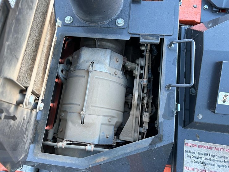 hitachi-zx135us-6-image-17