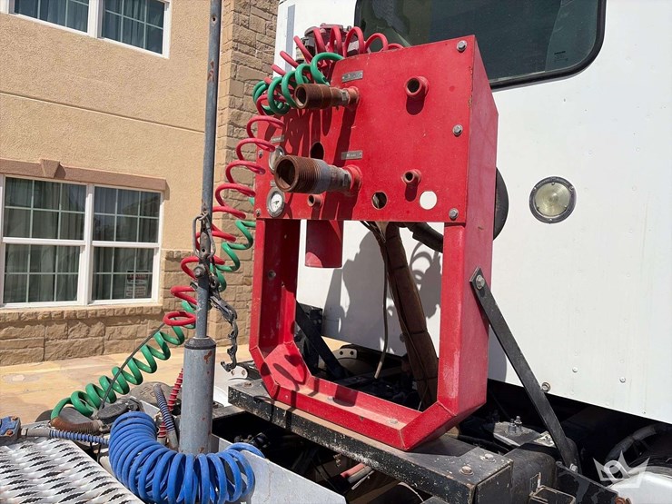 2015-peterbilt-567-image-20