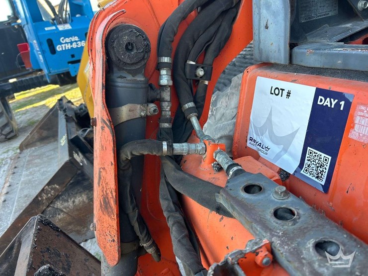 2016-kubota-ssv75-image-23