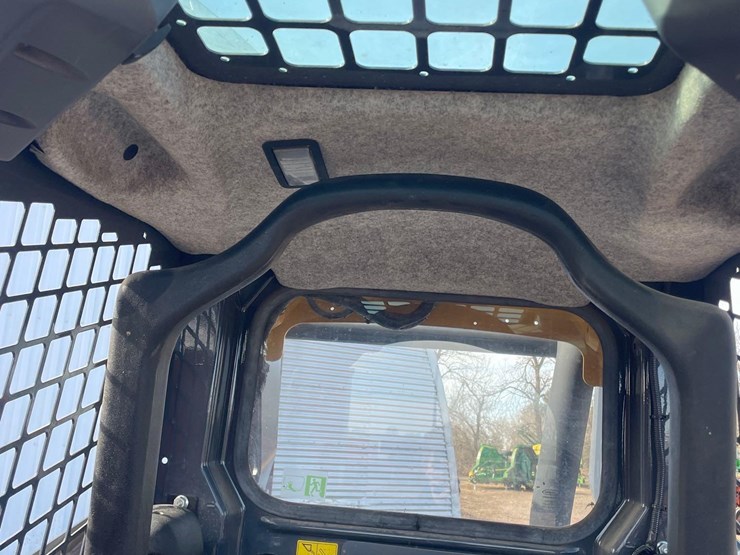 2017-deere-320e-image-38