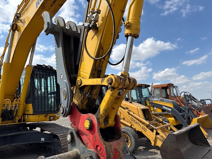 2023-komatsu-pc210-image-22