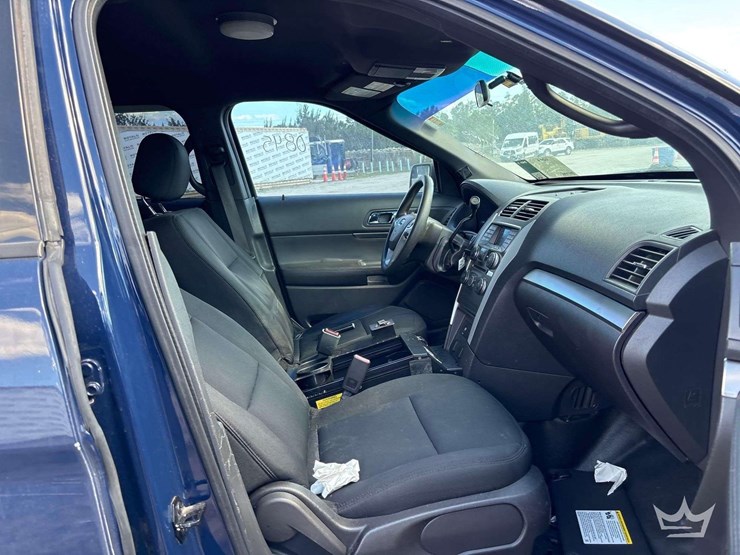 2015-ford-explorer-image-27