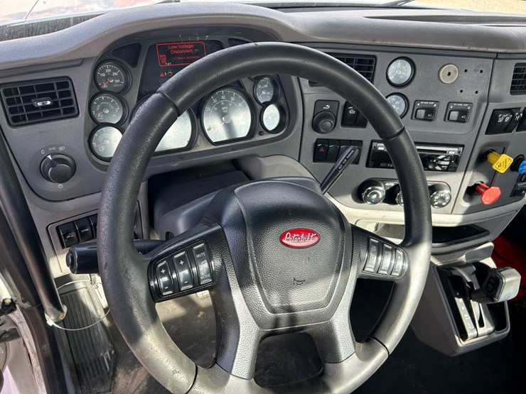 2016-peterbilt-579-image-65